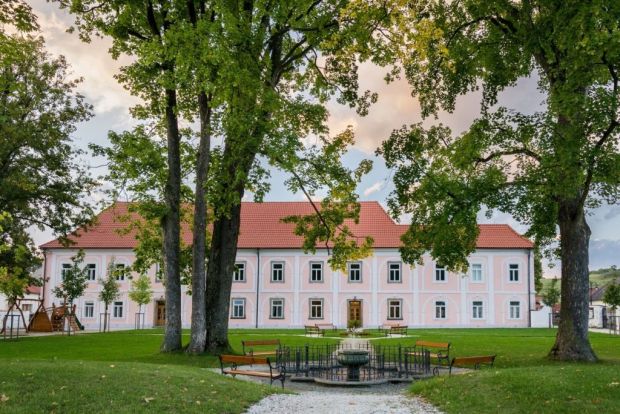 FCA980C5-4329-459D-ABA4-4239902D539A